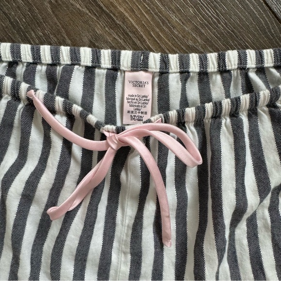 Women’s Victoria’s Secret Gray White Striped Flannel Pajamas Set Size S - Picture 9 of 11